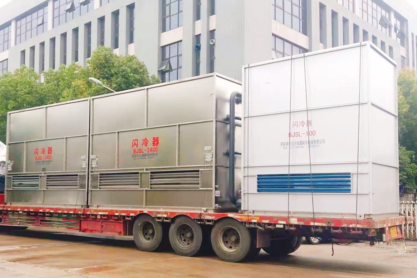 冷凍機.jpg 冷凍機.jpg